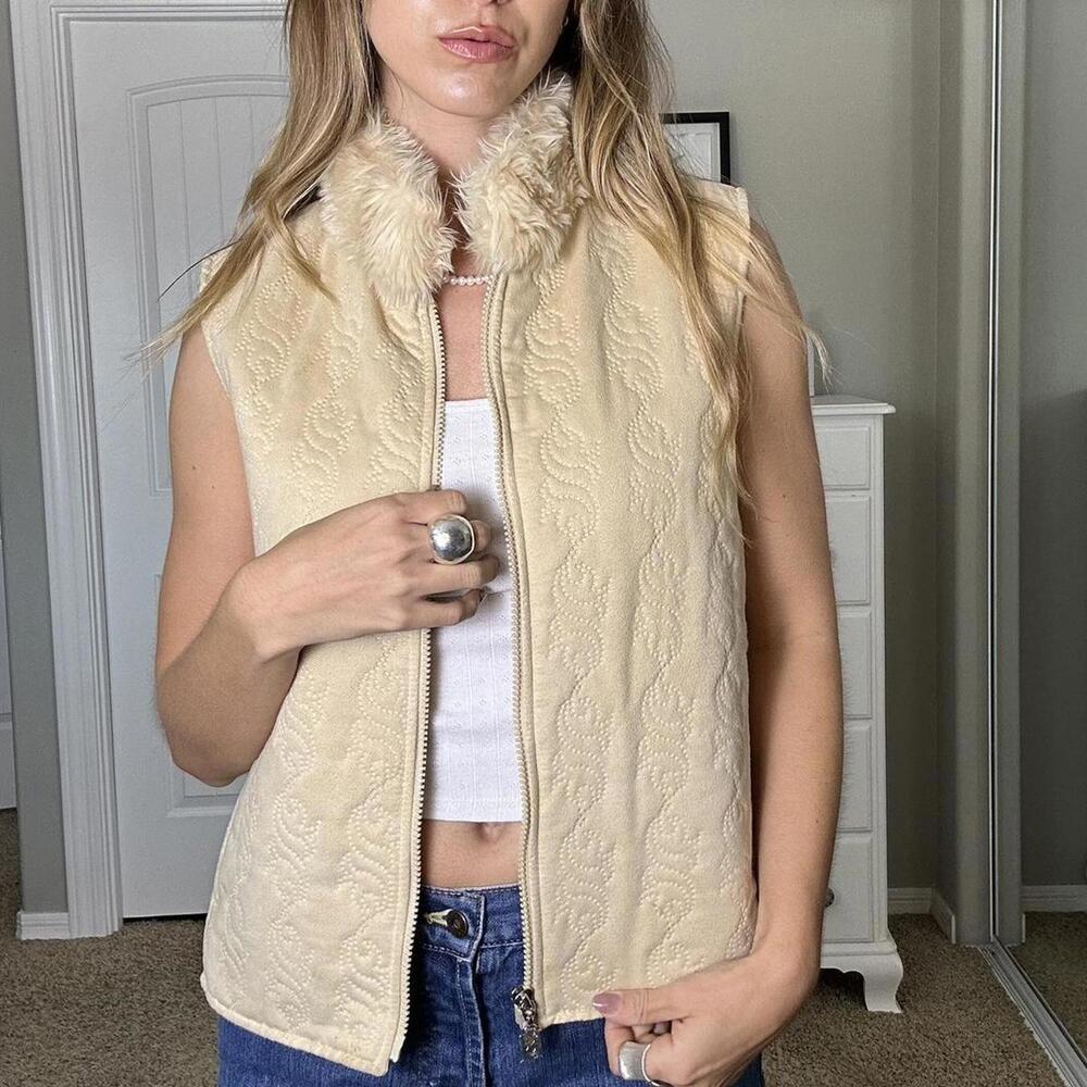 Cream and tan faux fur vest #fauxfur #winteraccessories